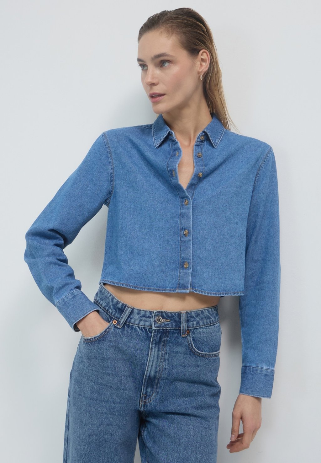 Блузка на пуговицах CROP IN Calliope, деним
Блузка на пуговицах CROP IN Calliope, деним