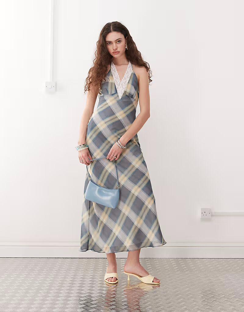 Платье макси Lioness 90-х годов с вырезом халтер и кружевной отделкой на спине в винтажную синюю клетку
Платье макси Lioness 90-х годов с вырезом халтер и кружевной отделкой на спине в винтажную синюю клетку