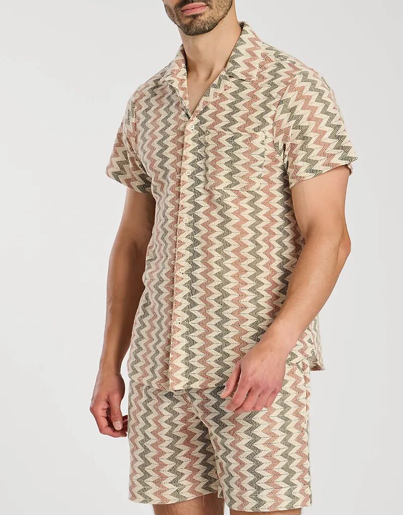 Рубашка с короткими рукавами в полоску зигзаг, связанная крючком на South Beach
Рубашка с короткими рукавами в полоску зигзаг, связанная крючком на South Beach