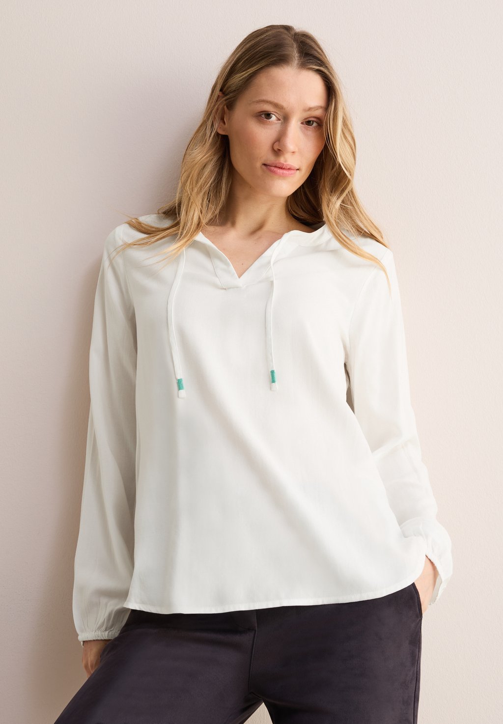 Блуза IN UNIFARBE Cecil, слоновая кость
Блуза IN UNIFARBE Cecil, слоновая кость