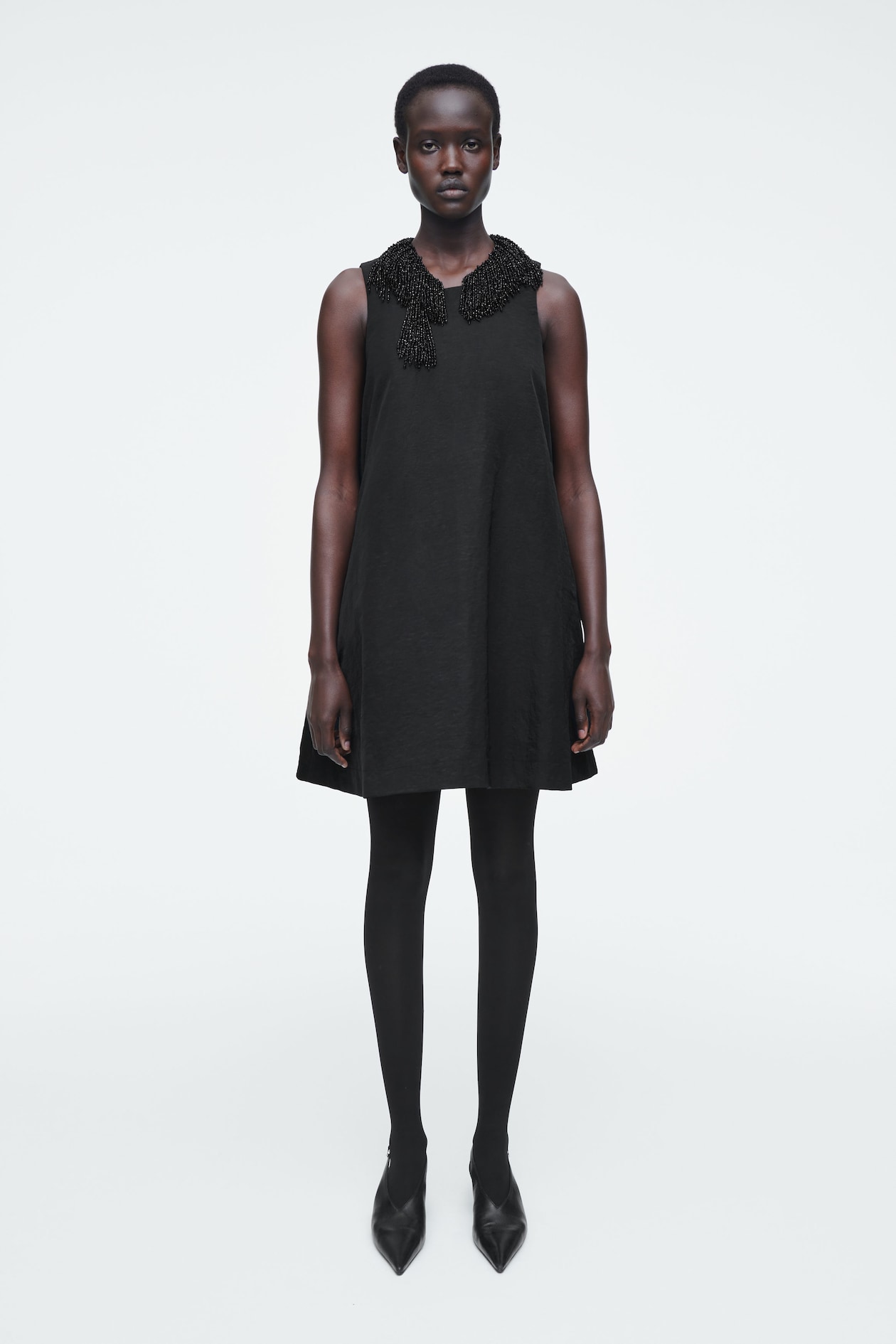 Платье с декорированным вырезом-боксером COS, черный
Платье с декорированным вырезом-боксером COS, черный