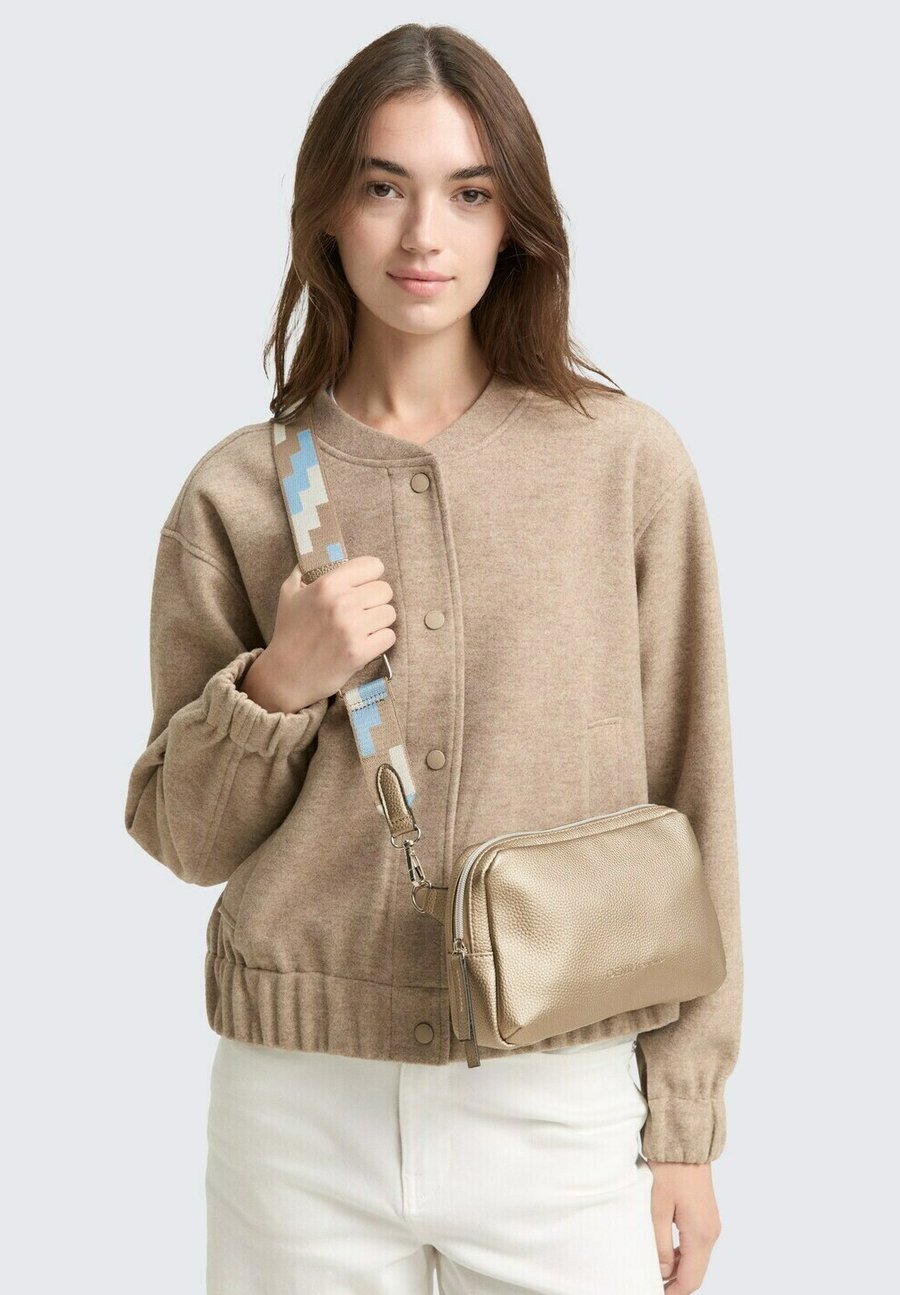 Сумка кросс-боди TOM TAILOR DENIM Cross body bag, Bronze Bronze/Copper
Сумка кросс-боди TOM TAILOR DENIM Cross body bag, Bronze Bronze/Copper