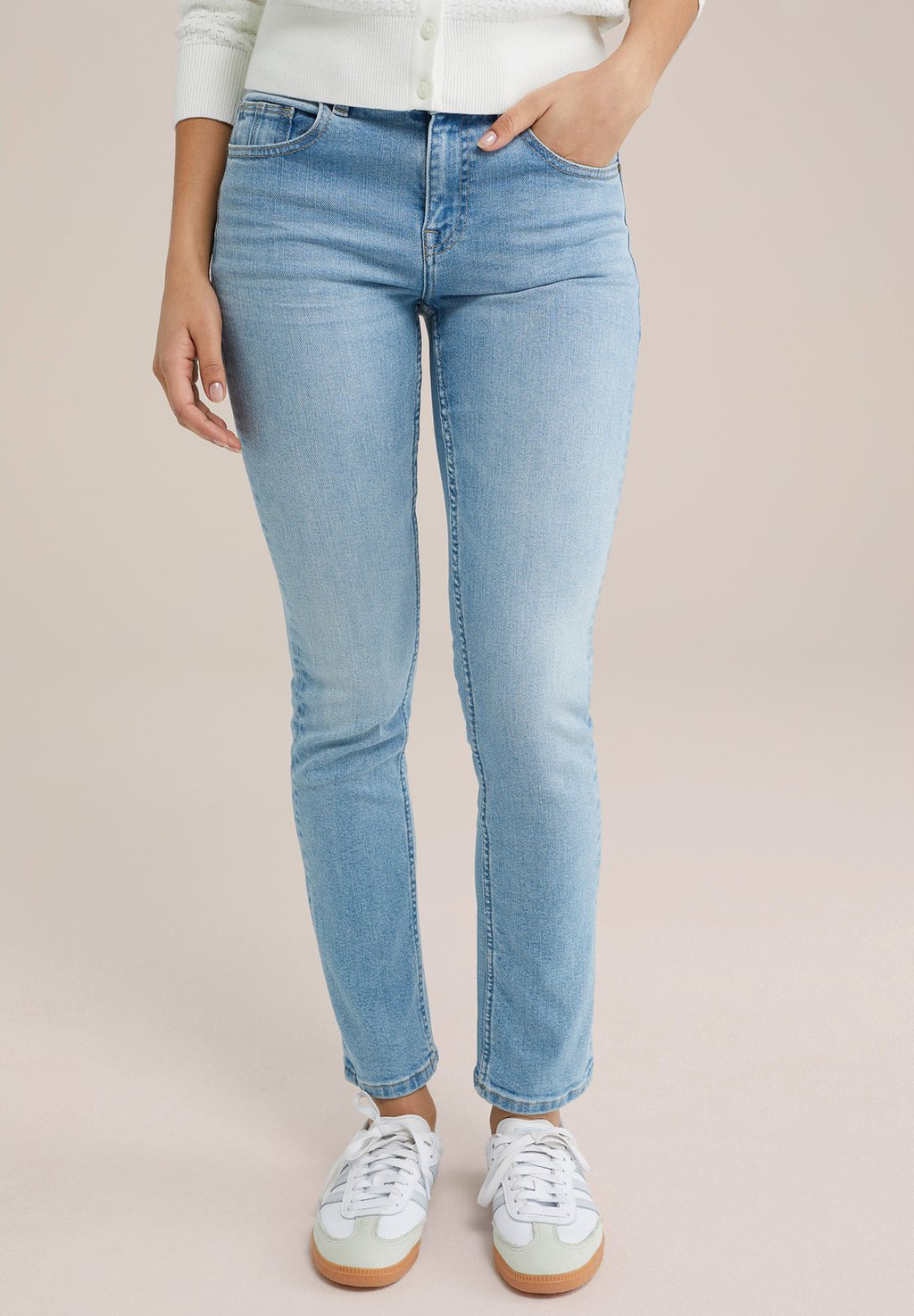 Джинсы облегающего кроя WE Fashion, светло-голубой
Джинсы облегающего кроя WE Fashion, светло-голубой