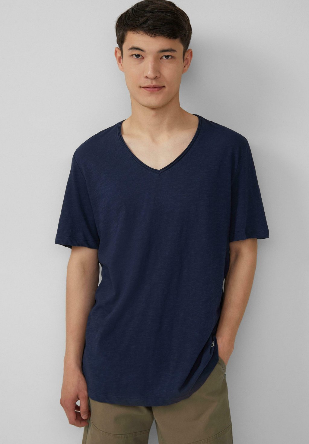 Базовая футболка LUFTIGES MIT V-AUSSCHNITT UND FLAMMGARNSTRUKTUR s.Oliver, темно-синий
Базовая футболка LUFTIGES MIT V-AUSSCHNITT UND FLAMMGARNSTRUKTUR s.Oliver, темно-синий