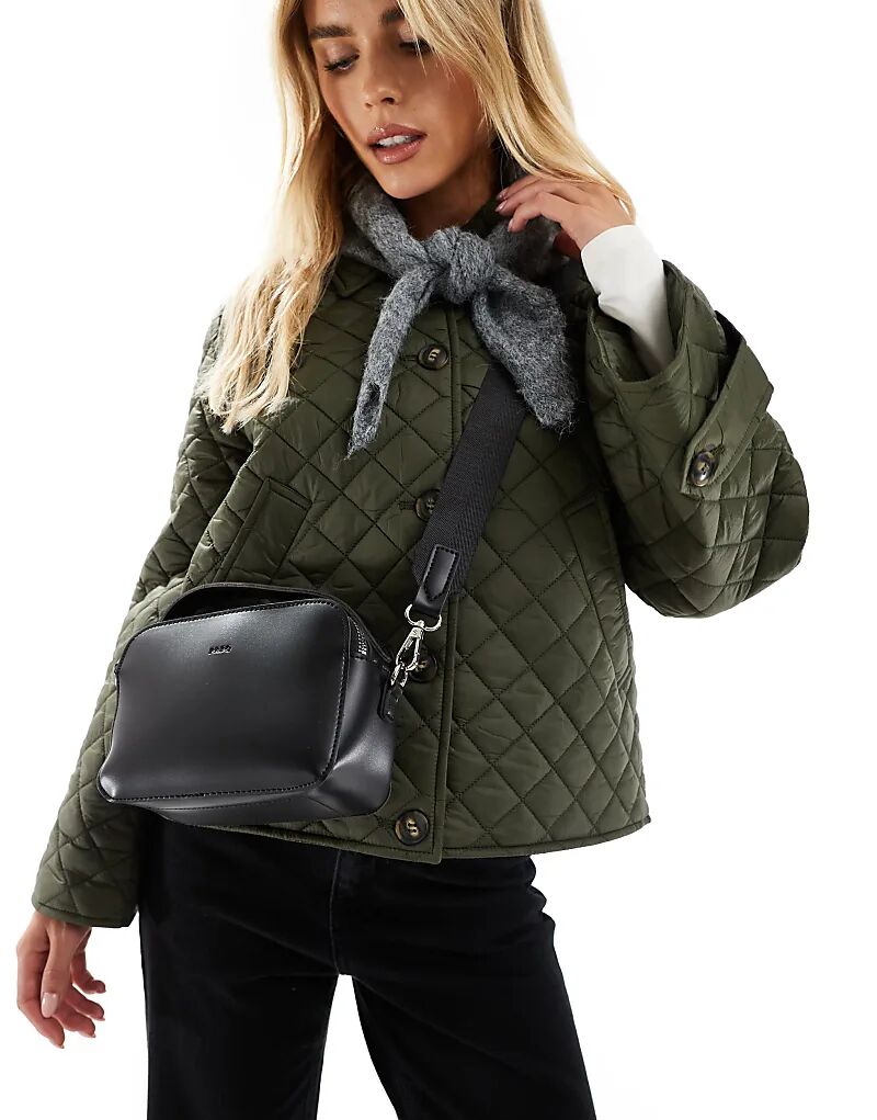 Сумка для фотоаппарата PASQ через плечо черного цвета
Сумка для фотоаппарата PASQ через плечо черного цвета