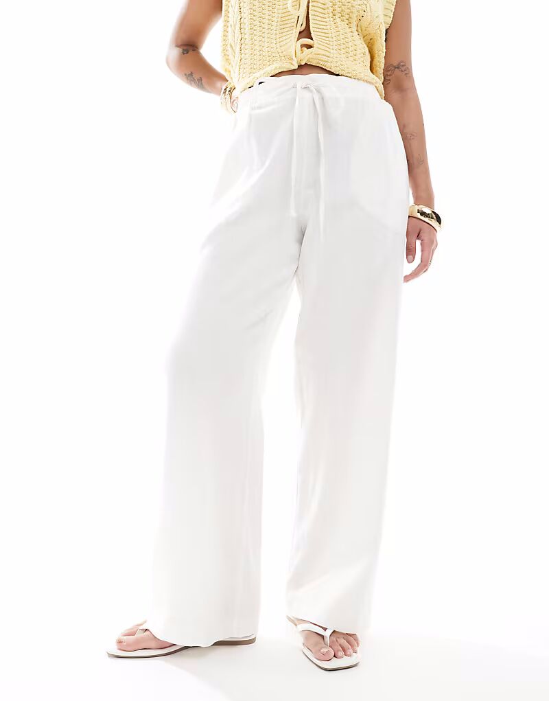 Широкие льняные брюки New Look Petite белого цвета 
Широкие льняные брюки New Look Petite белого цвета