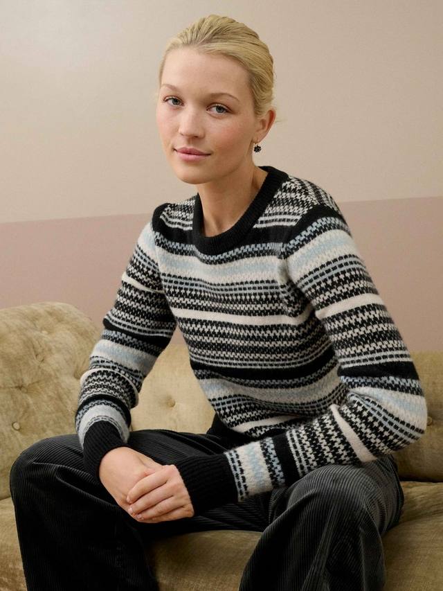 Шерстяной джемпер с круглым вырезом в стиле фэр-айл Brora
Шерстяной джемпер с круглым вырезом в стиле фэр-айл Brora