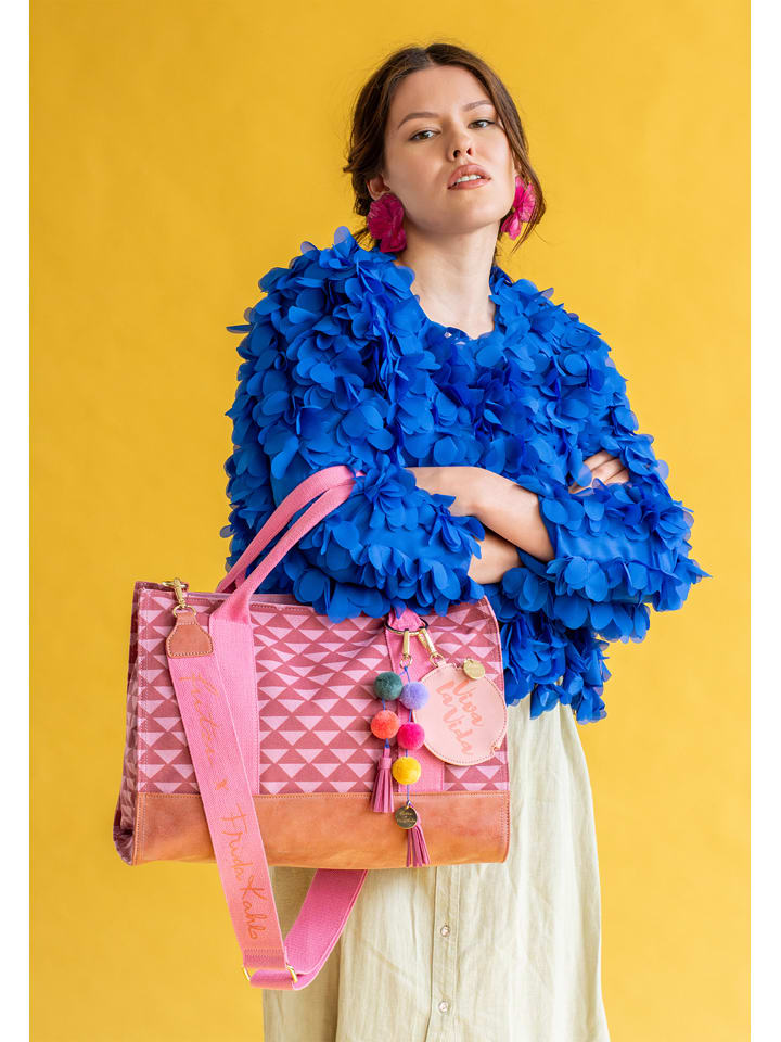 Fritzi aus Preußen Сумка через плечо "Фрида Кало" розового/верблюжьего цвета - (Ш)40 x (В)29,5 x (Г)14 см
Fritzi aus Preußen Сумка через плечо "Фрида Кало" розового/верблюжьего цвета - (Ш)40 x (В)29,5 x (Г)14 см