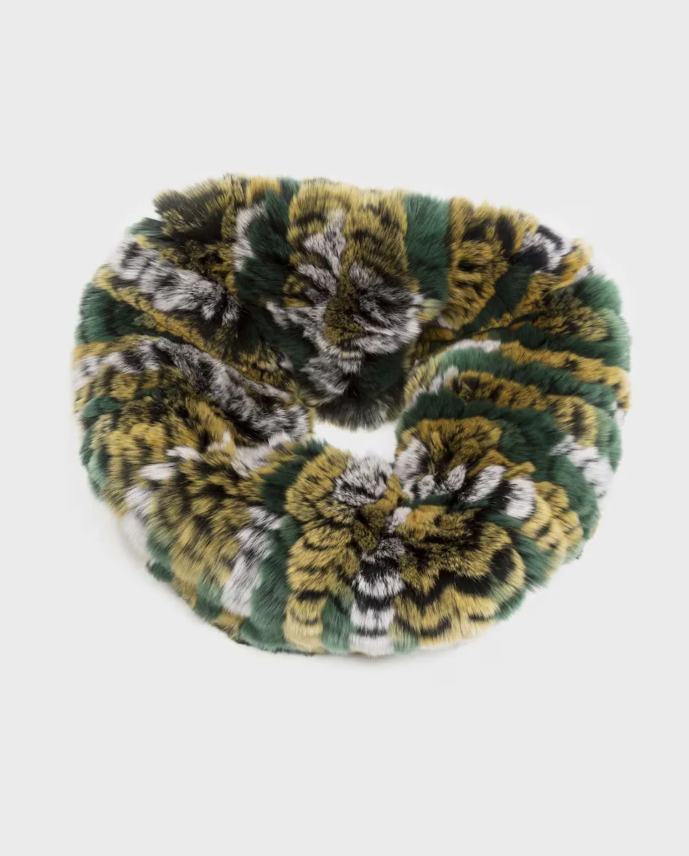 Разноцветный воротник из меха рекса De la Roca, мультиколор
Разноцветный воротник из меха рекса De la Roca, мультиколор