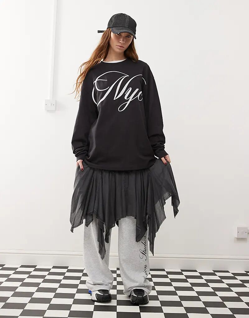 Футболка оверсайз COLLUSION черного цвета с вышивкой
Футболка оверсайз COLLUSION черного цвета с вышивкой