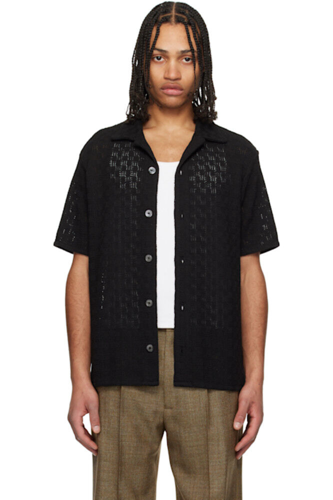 Черная рубашка с открытым воротником, связанная крючком Dunst
Черная рубашка с открытым воротником, связанная крючком Dunst