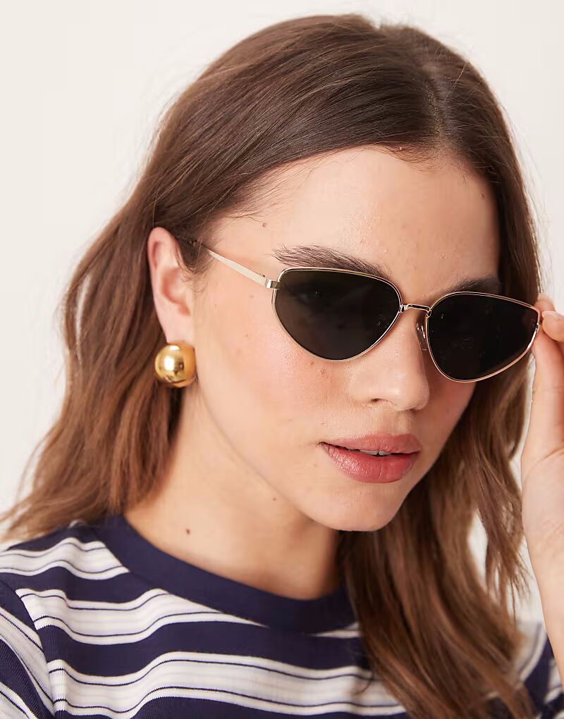 Солнцезащитные очки «кошачий глаз» ASOS DESIGN из металла в блестящем золотом цвете
Солнцезащитные очки «кошачий глаз» ASOS DESIGN из металла в блестящем золотом цвете