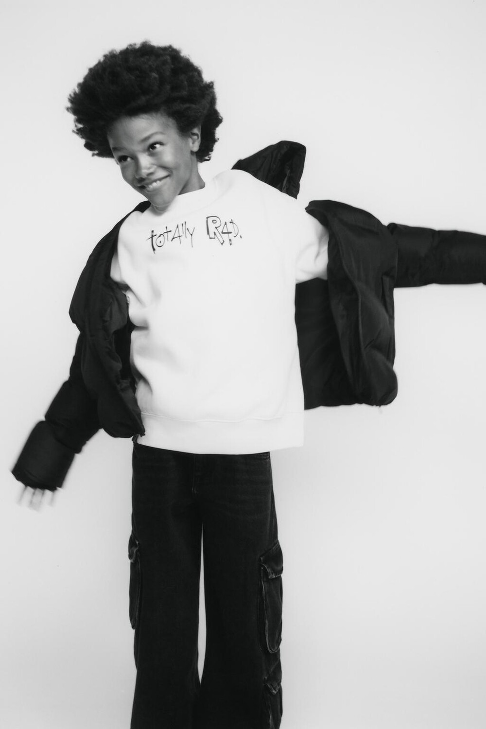 Джинсы с карманом-карго ZARA, черный
Джинсы с карманом-карго ZARA, черный