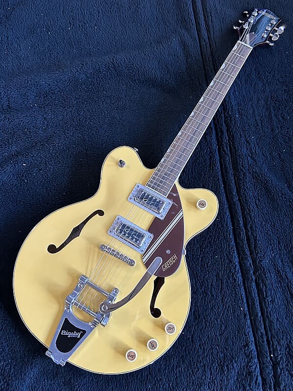 Электрогитара Gretsch G2604T LTD Streamliner Rally II Center BlockTwo-Tone Bamboo Yellow / Copper Metallic #IS221202265 6 lbs 11.2 oz
Электрогитара Gretsch G2604T LTD Streamliner Rally II Center BlockTwo-Tone Bamboo Yellow / Copper Metallic #IS221202265 6 lbs 11.2 oz