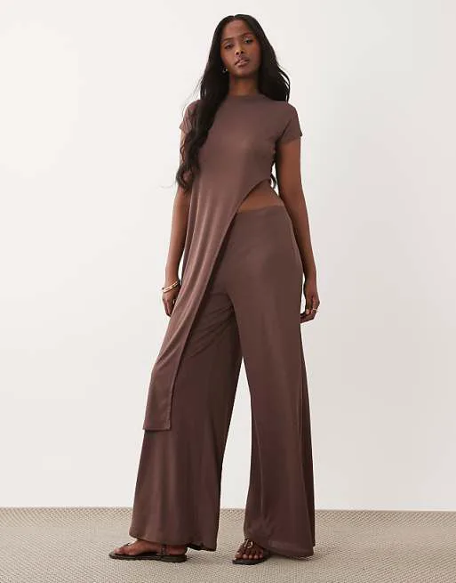Шоколадные прозрачные широкие брюки цвета лука ASOS DESIGN
Шоколадные прозрачные широкие брюки цвета лука ASOS DESIGN