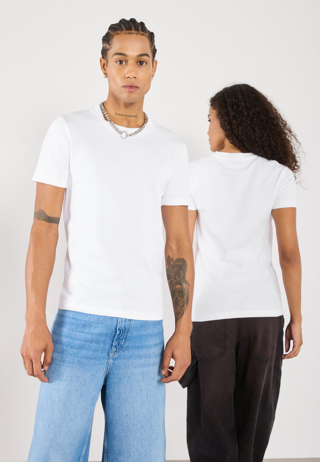 Базовая футболка BASIC RIB T SHIRT UNISEX YOURTURN by Zalando, белый
Базовая футболка BASIC RIB T SHIRT UNISEX YOURTURN by Zalando, белый