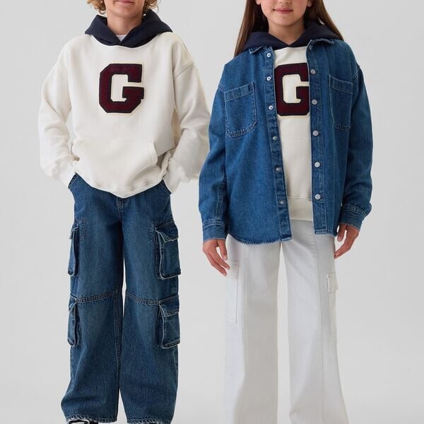 Толстовка с капюшоном с нашивкой-логотипом унисекс Gap, белый 
Толстовка с капюшоном с нашивкой-логотипом унисекс Gap, белый