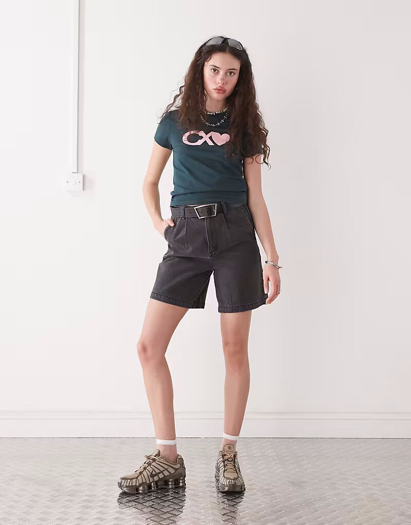 Джинсовые шорты Obey Eli со складками черного цвета
Джинсовые шорты Obey Eli со складками черного цвета