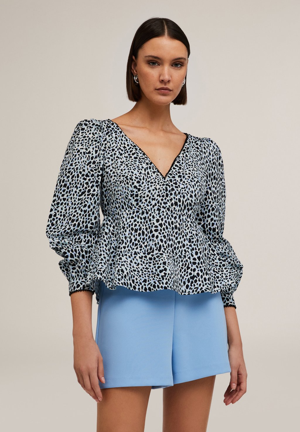 Блуза Motivi, светло-голубой
Блуза Motivi, светло-голубой