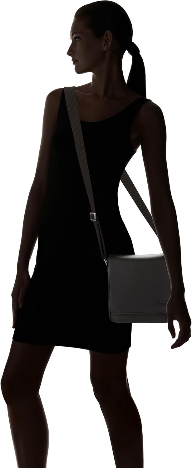 Классическая сумка-кроссовер Lacoste с клапаном
Классическая сумка-кроссовер Lacoste с клапаном