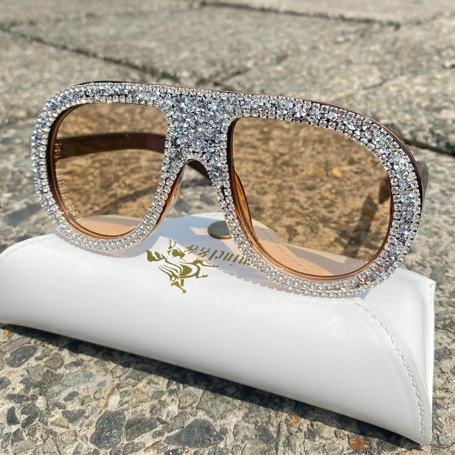 Крупные сверкающие разноцветные солнцезащитные очки с стразами для женщин, модные цельные солнцезащитные очки-пилот для леди, бриллиантовые очки mincl, Champagne
Крупные сверкающие разноцветные солнцезащитные очки с стразами для женщин, модные цельные солнцезащитные очки-пилот для леди, бриллиантовые очки mincl, Champagne