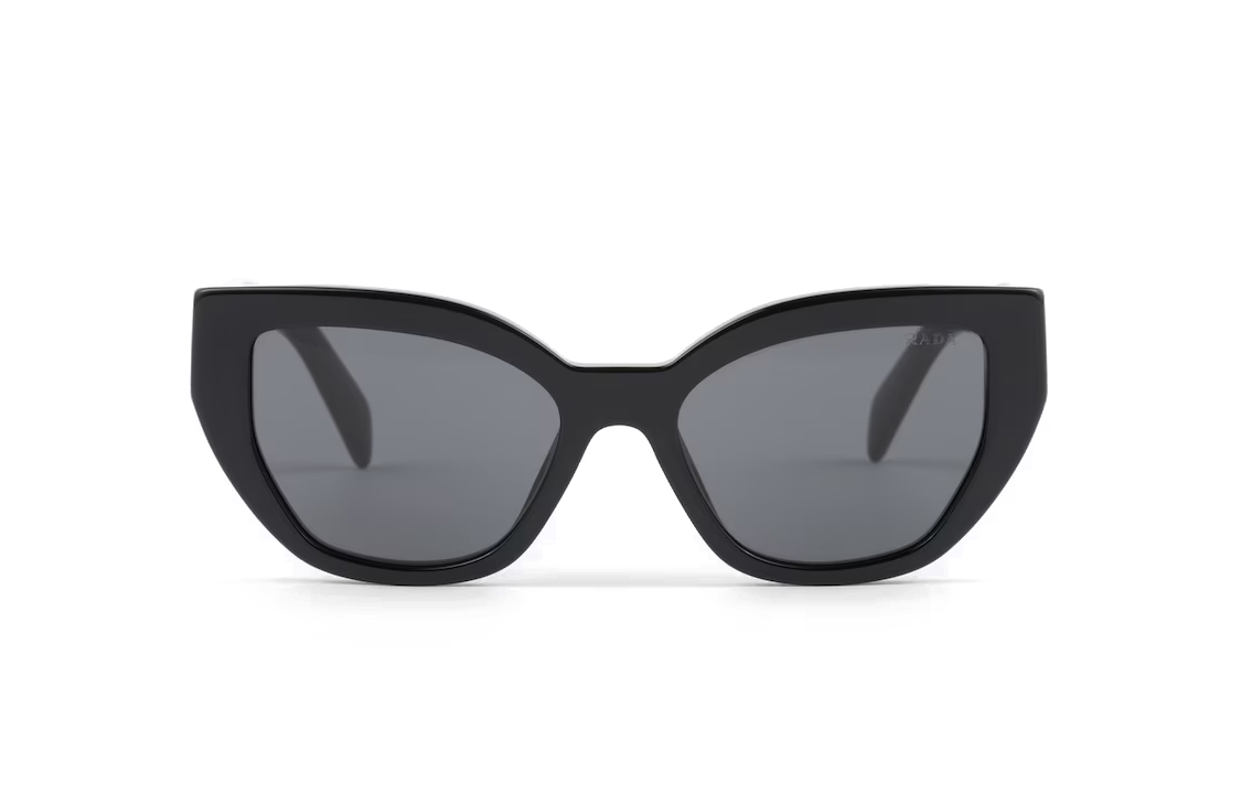 Солнцезащитные очки "кошачий глаз" с логотипом PRADA
Солнцезащитные очки "кошачий глаз" с логотипом PRADA