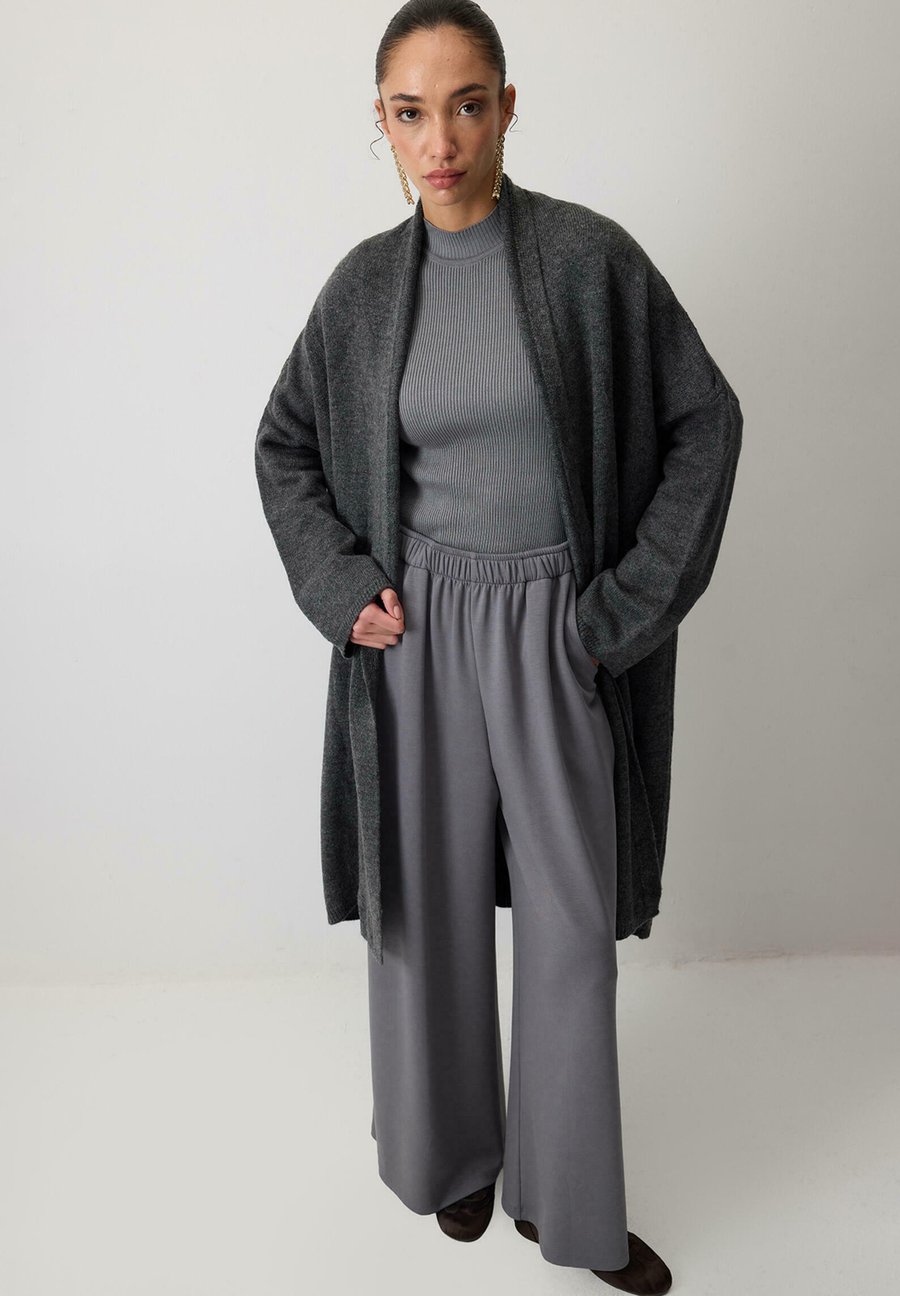 Кардиган Touché Privé Cardigan, Anthracite
Кардиган Touché Privé Cardigan, Anthracite