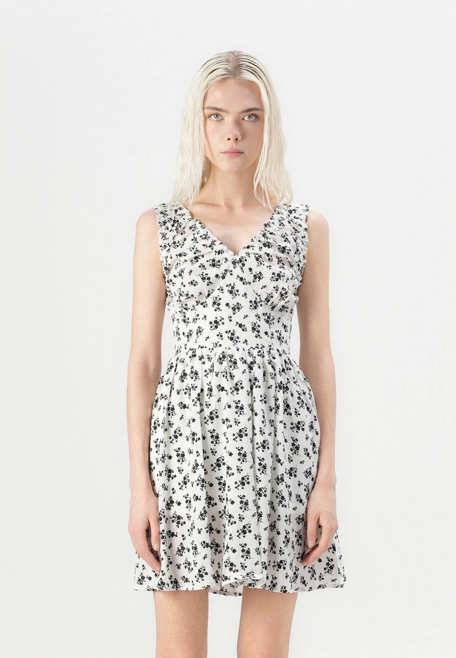 Платье Even&Odd MINI DRESS, White/Black/White
Платье Even&Odd MINI DRESS, White/Black/White