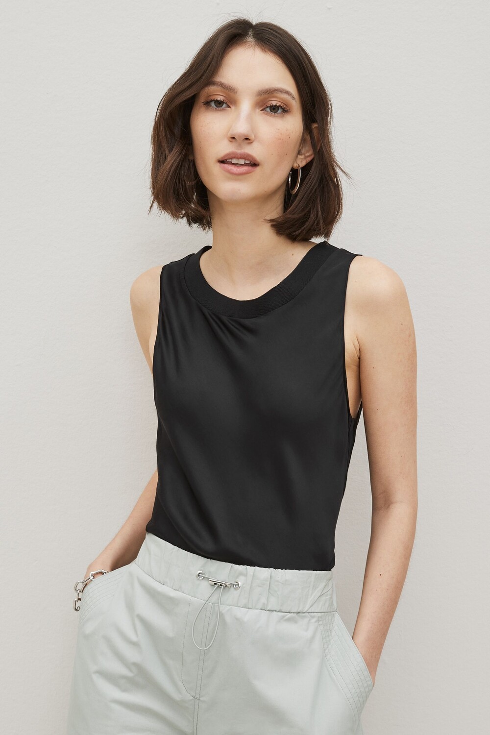 Удлиненный атласный жилет с отделкой в рубчик Next, черный
Удлиненный атласный жилет с отделкой в рубчик Next, черный