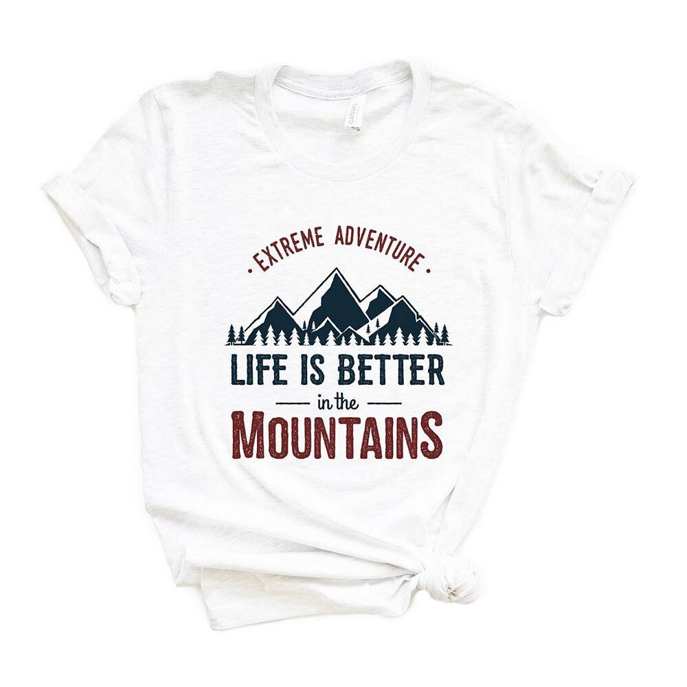 Жизнь лучше в горах Красочная футболка с короткими рукавами и рисунком Simply Sage Market, белый
Жизнь лучше в горах Красочная футболка с короткими рукавами и рисунком Simply Sage Market, белый