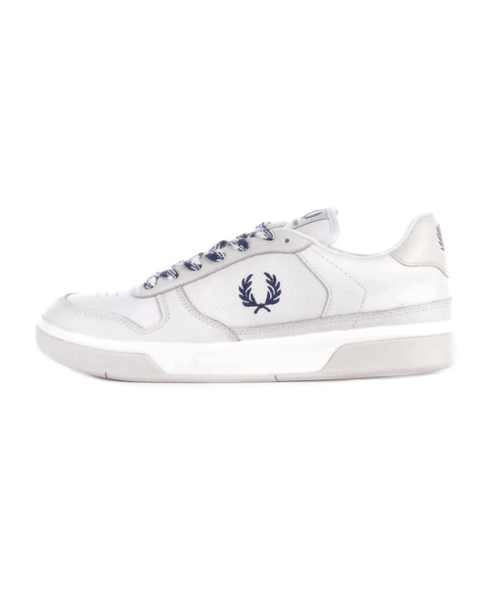 Бежевые кроссовки с логотипом по бокам и сзади. Fred Perry, белый
Бежевые кроссовки с логотипом по бокам и сзади. Fred Perry, белый