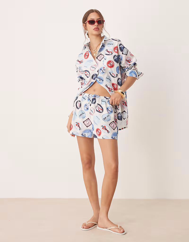 Шорты с праздничным принтом Miss Selfridge
Шорты с праздничным принтом Miss Selfridge