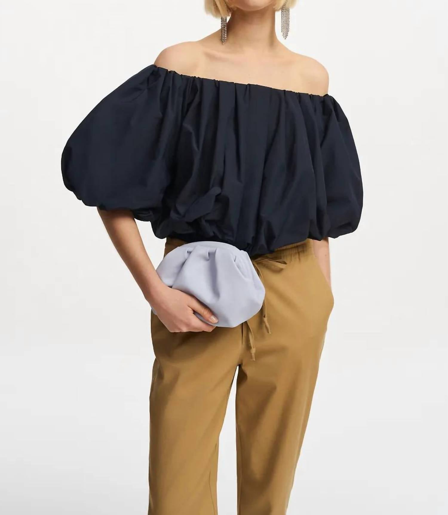 Френчи боди в темно-синем цвете ESSENTIEL ANTWERP
Френчи боди в темно-синем цвете ESSENTIEL ANTWERP