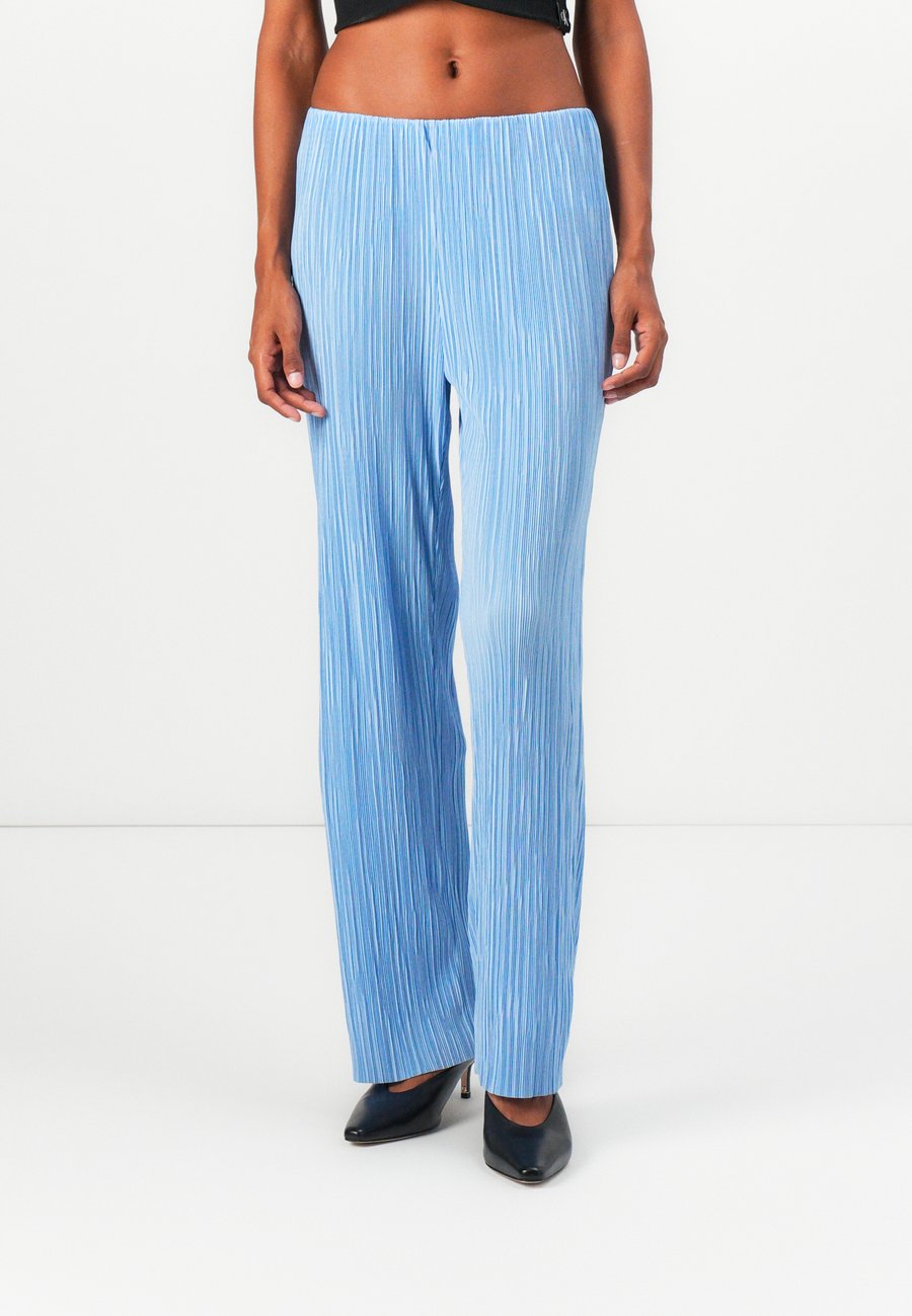 Брюки Calvin Klein PLISSE PULL ON PANT, Moderate Blue/Blue
Брюки Calvin Klein PLISSE PULL ON PANT, Moderate Blue/Blue
