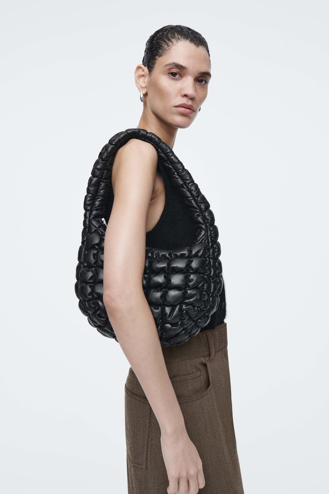 Стеганая мини - кожаная сумка COS, черный
Стеганая мини - кожаная сумка COS, черный