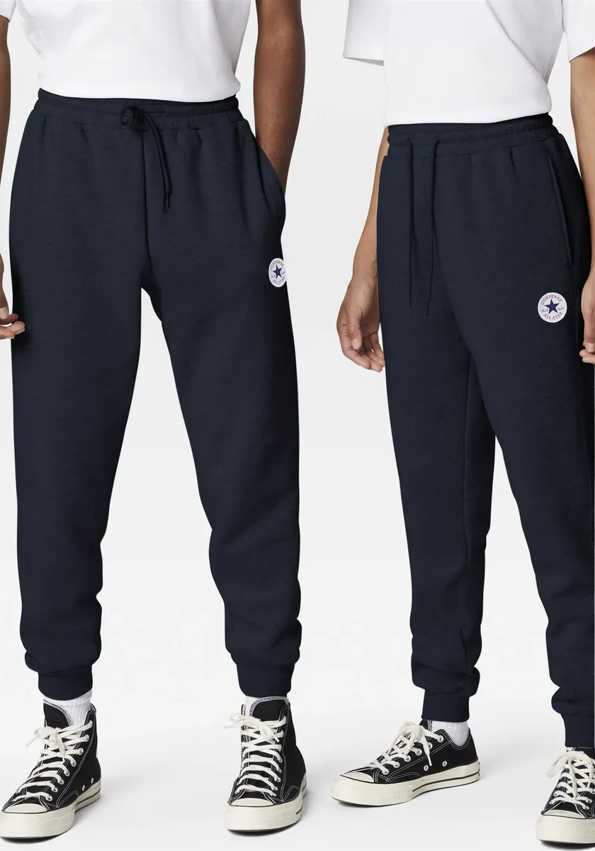 Шорты Converse "CONVERSE GO-TO STANDARD FIT CHUCK TAYLOR PATCH PANTS" (1 шт.), цвет Obsidian
Шорты Converse "CONVERSE GO-TO STANDARD FIT CHUCK TAYLOR PATCH PANTS" (1 шт.), цвет Obsidian