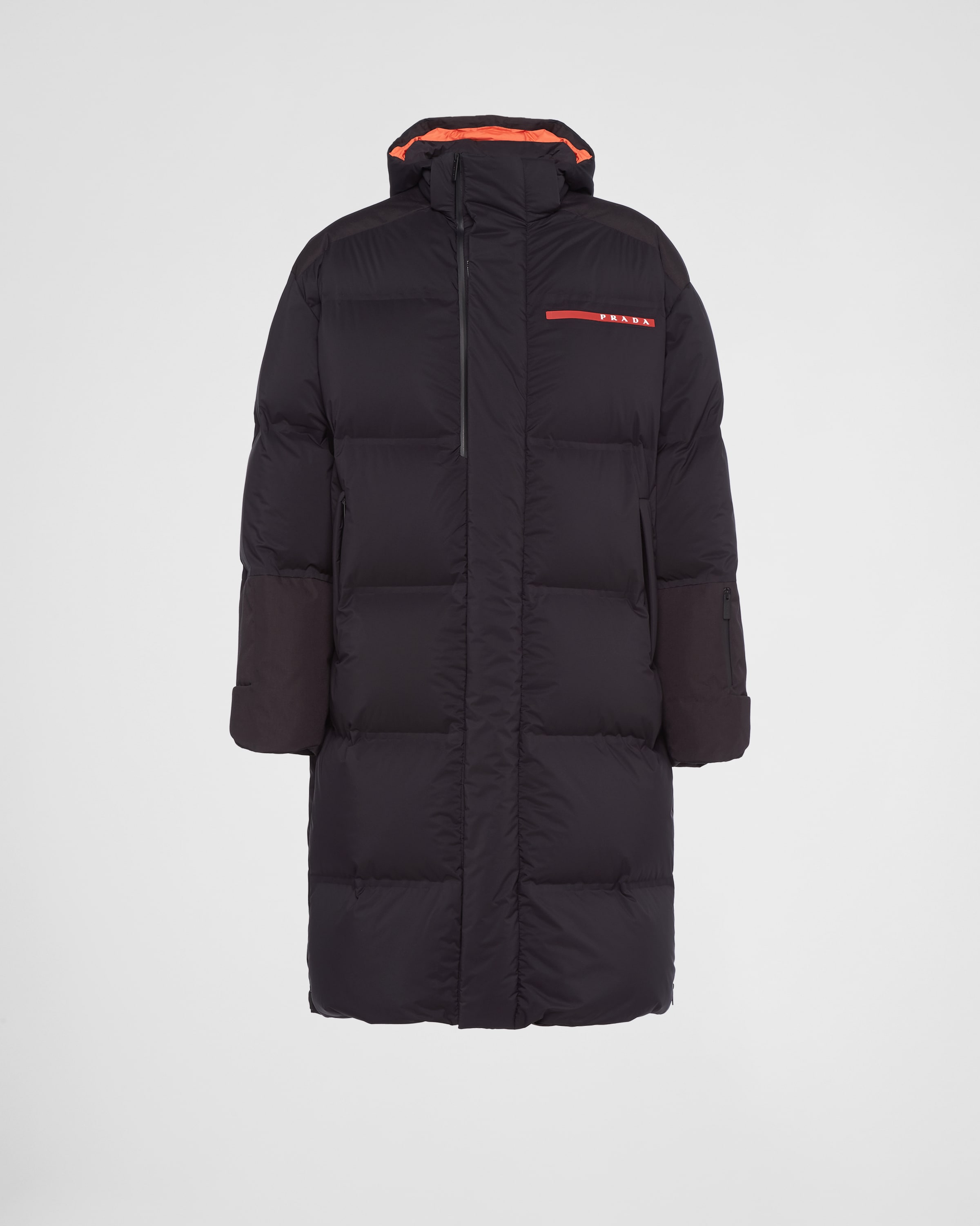 Легкое пуховое пальто из переработанного нейлона Re-Nylon Prada, черный
Легкое пуховое пальто из переработанного нейлона Re-Nylon Prada, черный