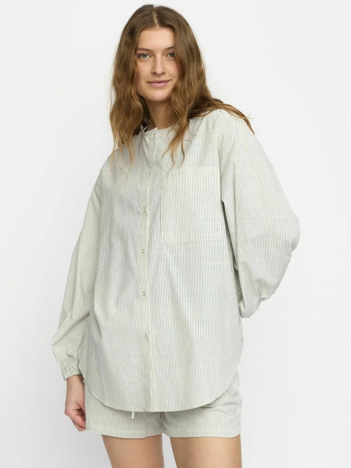 Рубашка SREbbi в цвете 272 Arctic Wolf Soft Rebels
Рубашка SREbbi в цвете 272 Arctic Wolf Soft Rebels