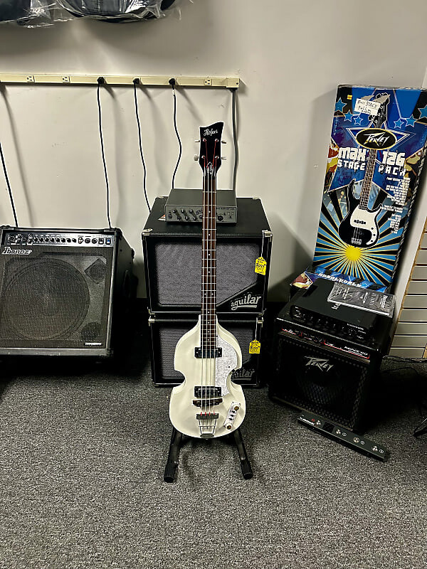 Басс гитара Hofner HI-BB-PE Bass - White
Басс гитара Hofner HI-BB-PE Bass - White