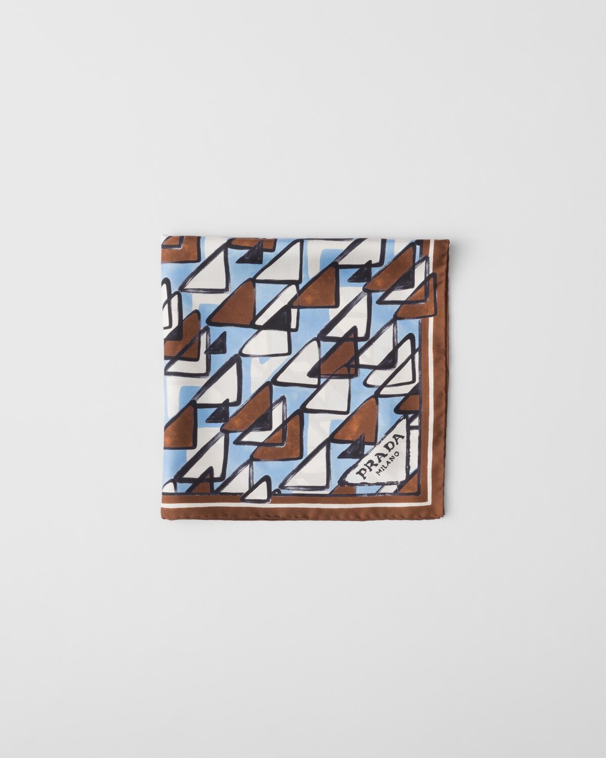 Платок из набивного шелкового твила 55x55 Prada, светло-голубой/табак
Платок из набивного шелкового твила 55x55 Prada, светло-голубой/табак
