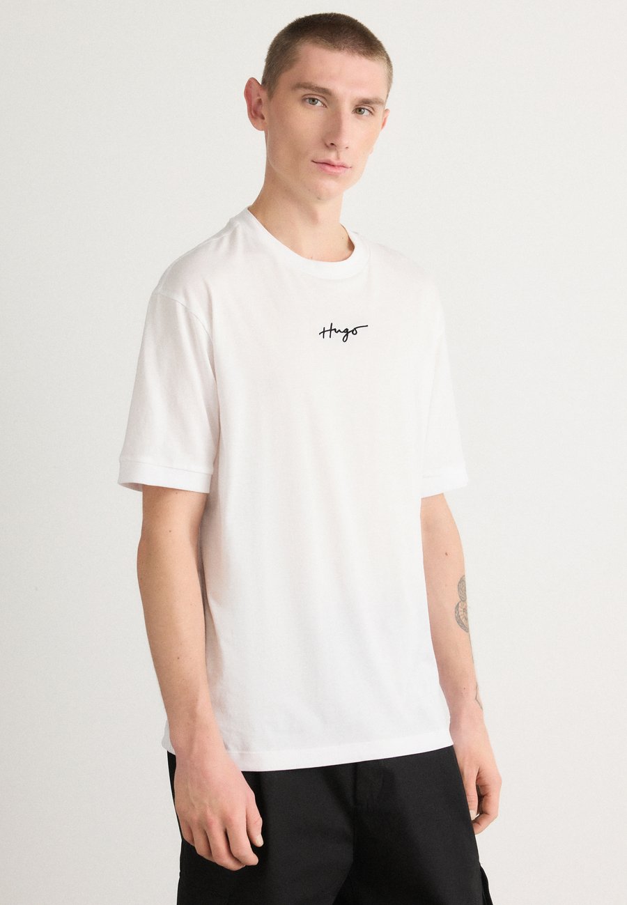 Футболка HUGO DONTEVIDEO, White
Футболка HUGO DONTEVIDEO, White