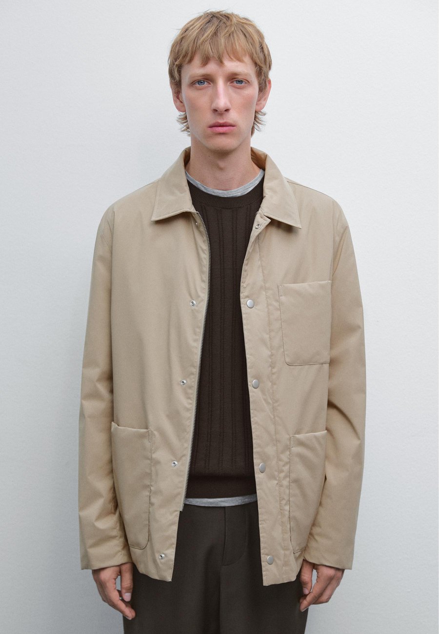 Куртка Massimo Dutti WATER-REPELLENT TECHNICAL, Light Brown
Куртка Massimo Dutti WATER-REPELLENT TECHNICAL, Light Brown