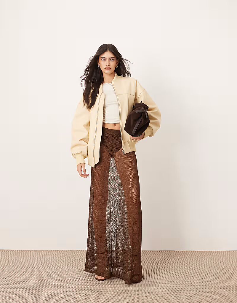 ARRANGE металлизированная трикотажная прозрачная юбка макси шоколадного цвета
ARRANGE металлизированная трикотажная прозрачная юбка макси шоколадного цвета