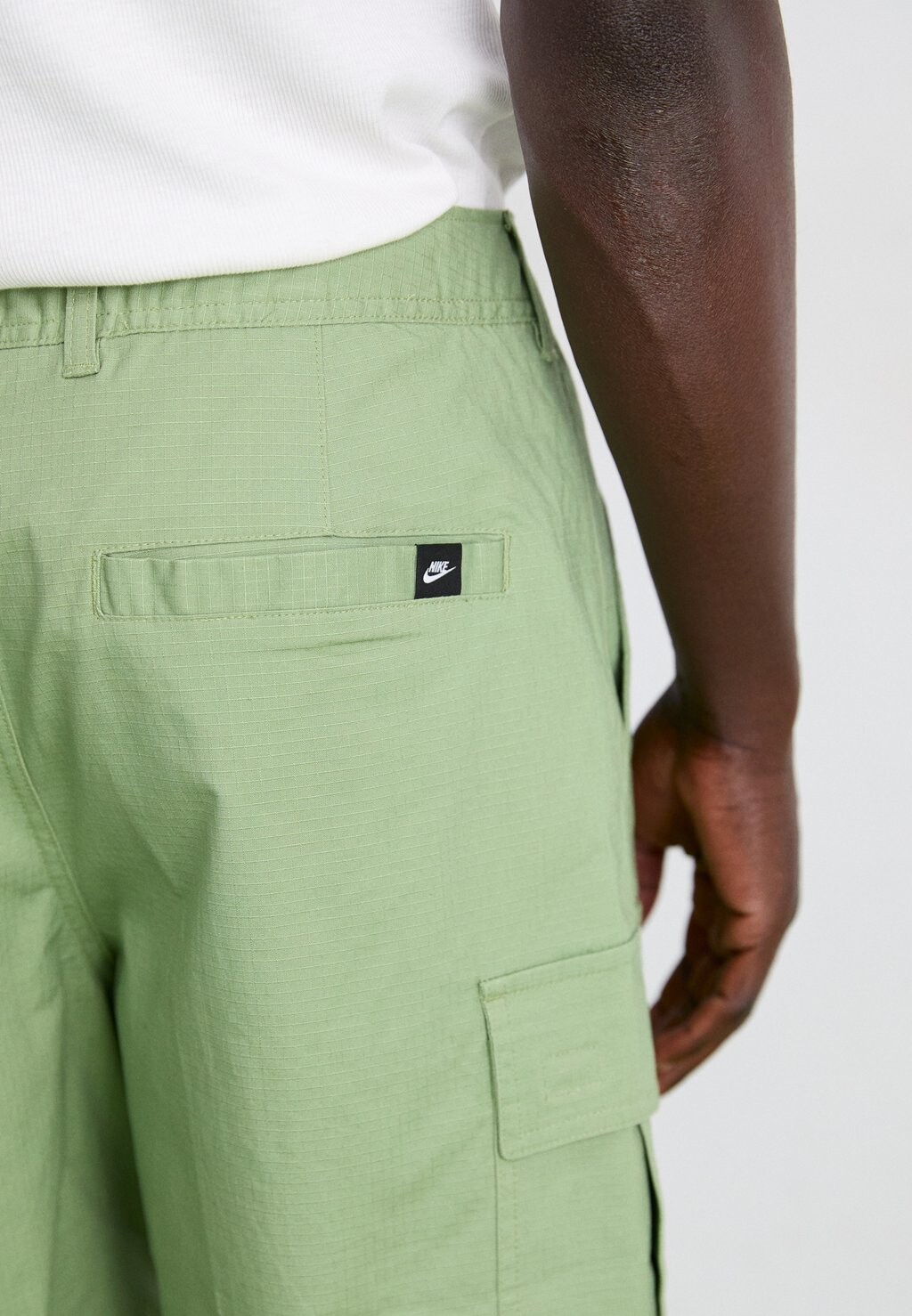 Шорты Club Nike, маслянисто-зелёные
Шорты Club Nike, маслянисто-зелёные