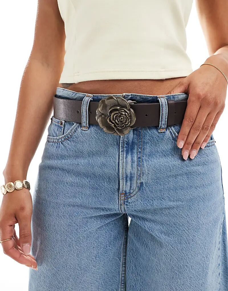 Ремень My Accessories с массивной пряжкой в виде розы коричневого и бронзового цветов
Ремень My Accessories с массивной пряжкой в виде розы коричневого и бронзового цветов