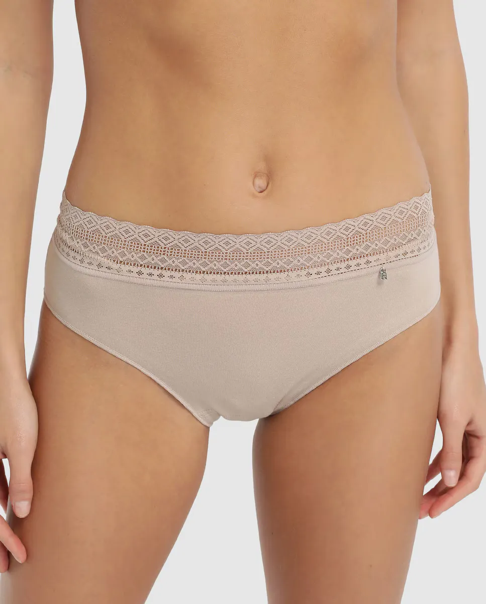 Однотонные трусики Avet с кружевом на талии, цвет Miel
Однотонные трусики Avet с кружевом на талии, цвет Miel