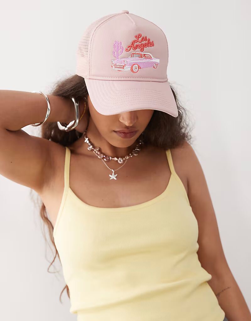 Кепка водителя грузовика New Era с мотивом Los Angeles светло-розового цвета
Кепка водителя грузовика New Era с мотивом Los Angeles светло-розового цвета