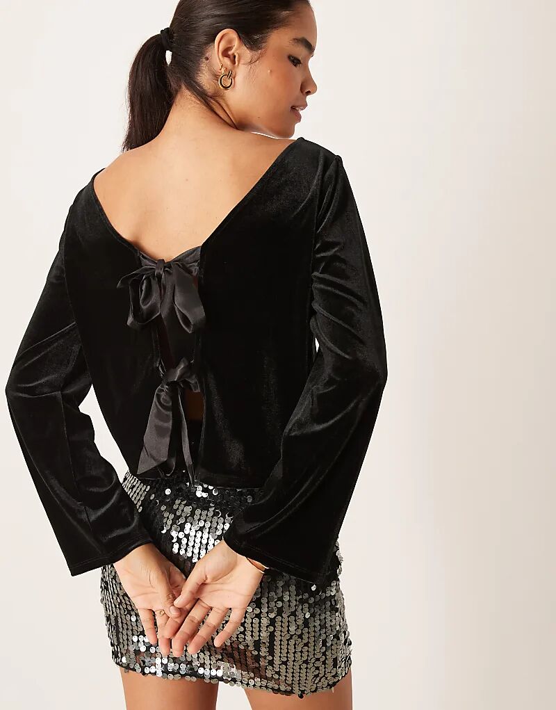 Бархатный топ JDY с бантом сзади, черный
Бархатный топ JDY с бантом сзади, черный