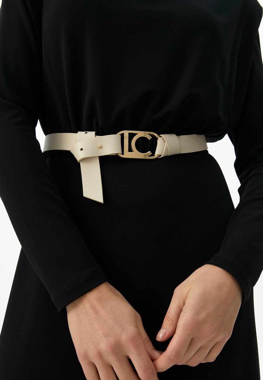 Ремень LOLA CASADEMUNT Belt, Off White/Off-White
Ремень LOLA CASADEMUNT Belt, Off White/Off-White
