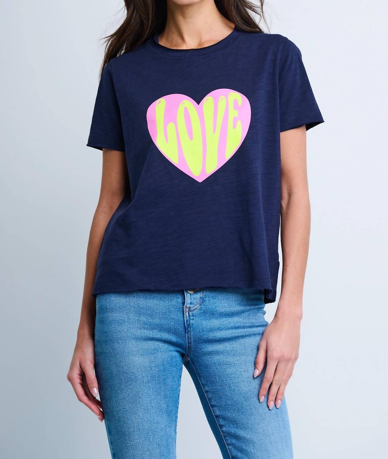 Футболка с принтом в виде сердца в темно-синем цвете LISA TODD
Футболка с принтом в виде сердца в темно-синем цвете LISA TODD